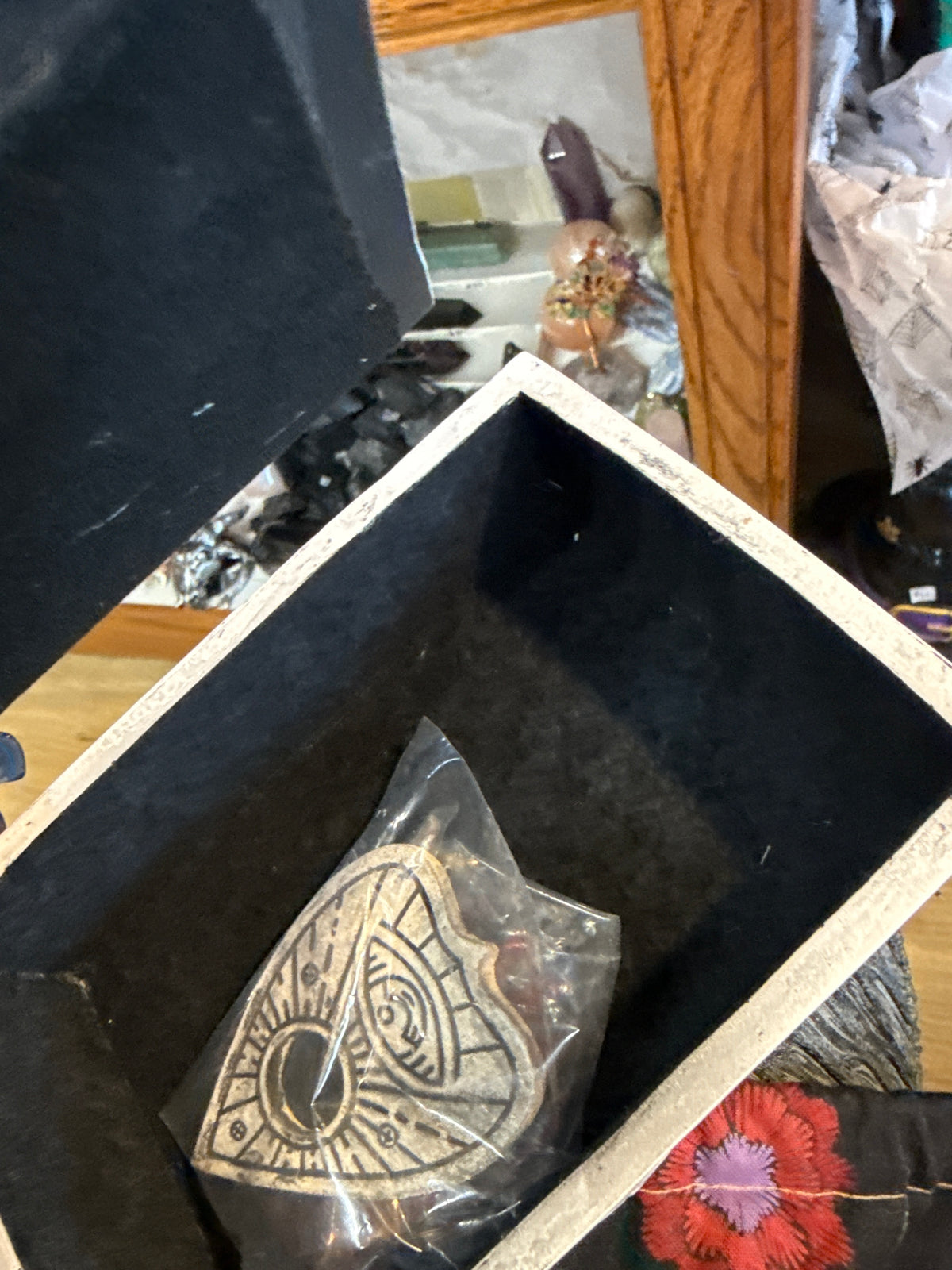 Ouija ceramic box with planchet